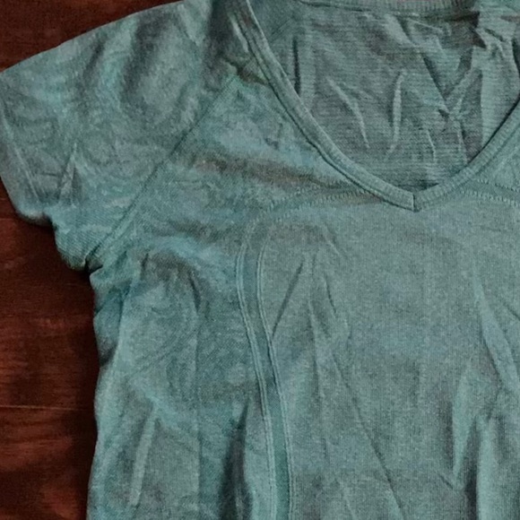 Lululemon short sleeve swiftly v-neck - Picture 4 of 5
